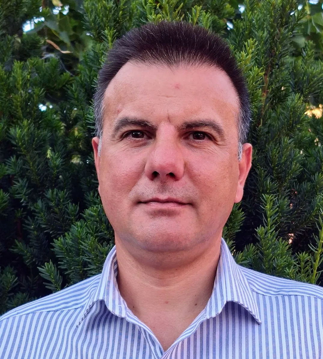 Headshot of Imre Papuscan product manager at Cylex